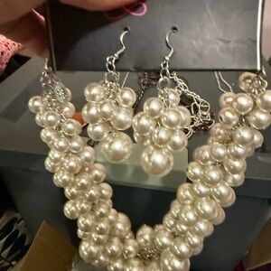 Paparazzi Elegant Pearl Cluster Necklace Set